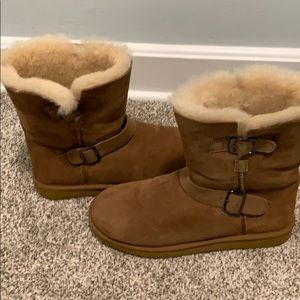 Women’s fur boots size 10